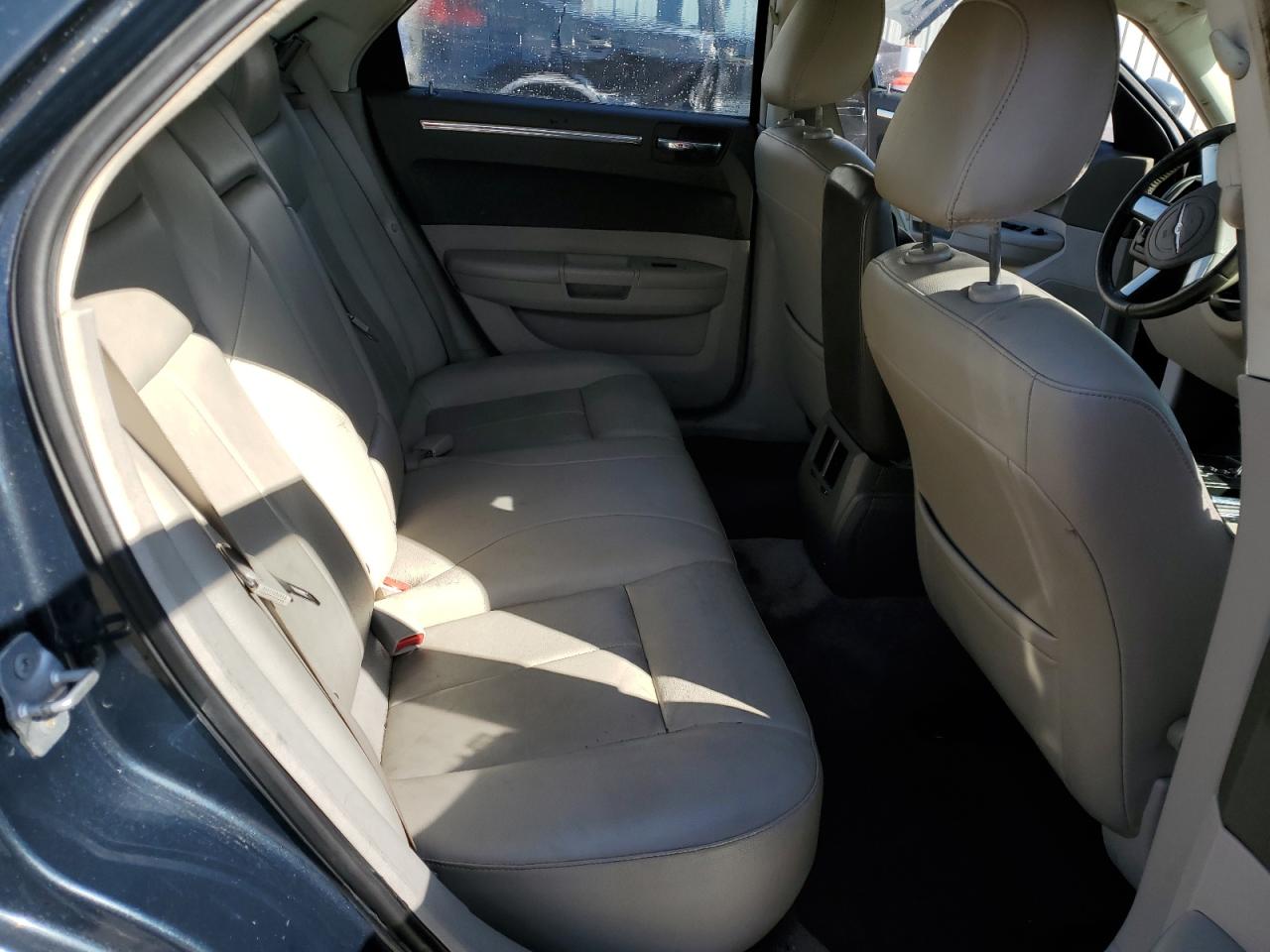2008 Chrysler 300 - Image 10