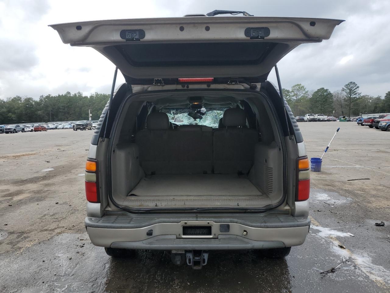 2004 Chevrolet Tahoe - Image 6
