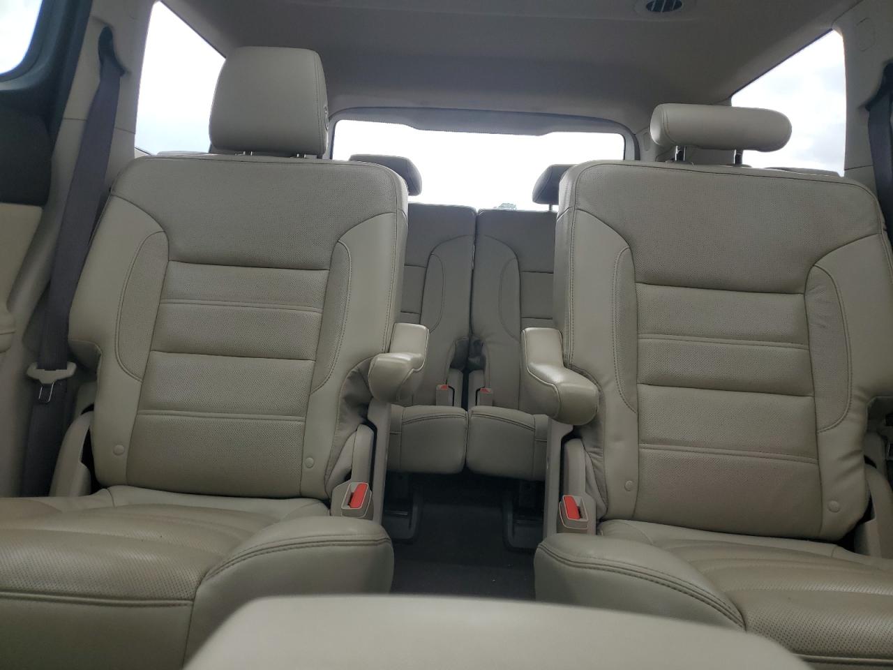 2017 GMC Acadia - Image 10