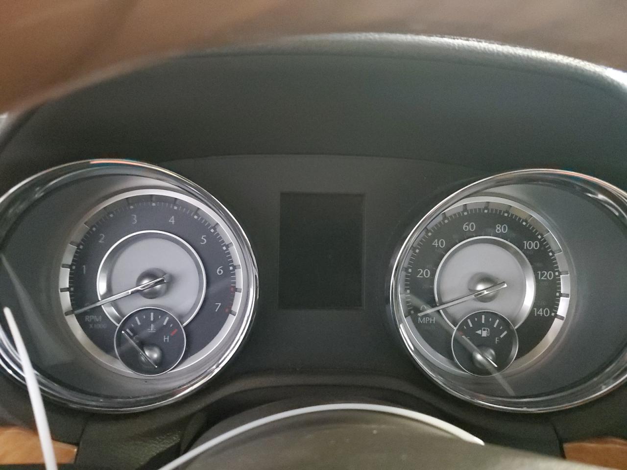 2014 Chrysler 300 - Image 9