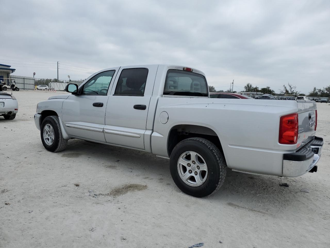 2006 Dodge Dakota - Image 2