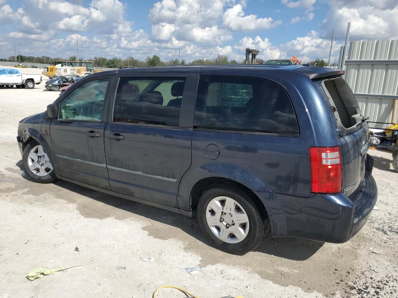 2008 Dodge Caravan - Image 2