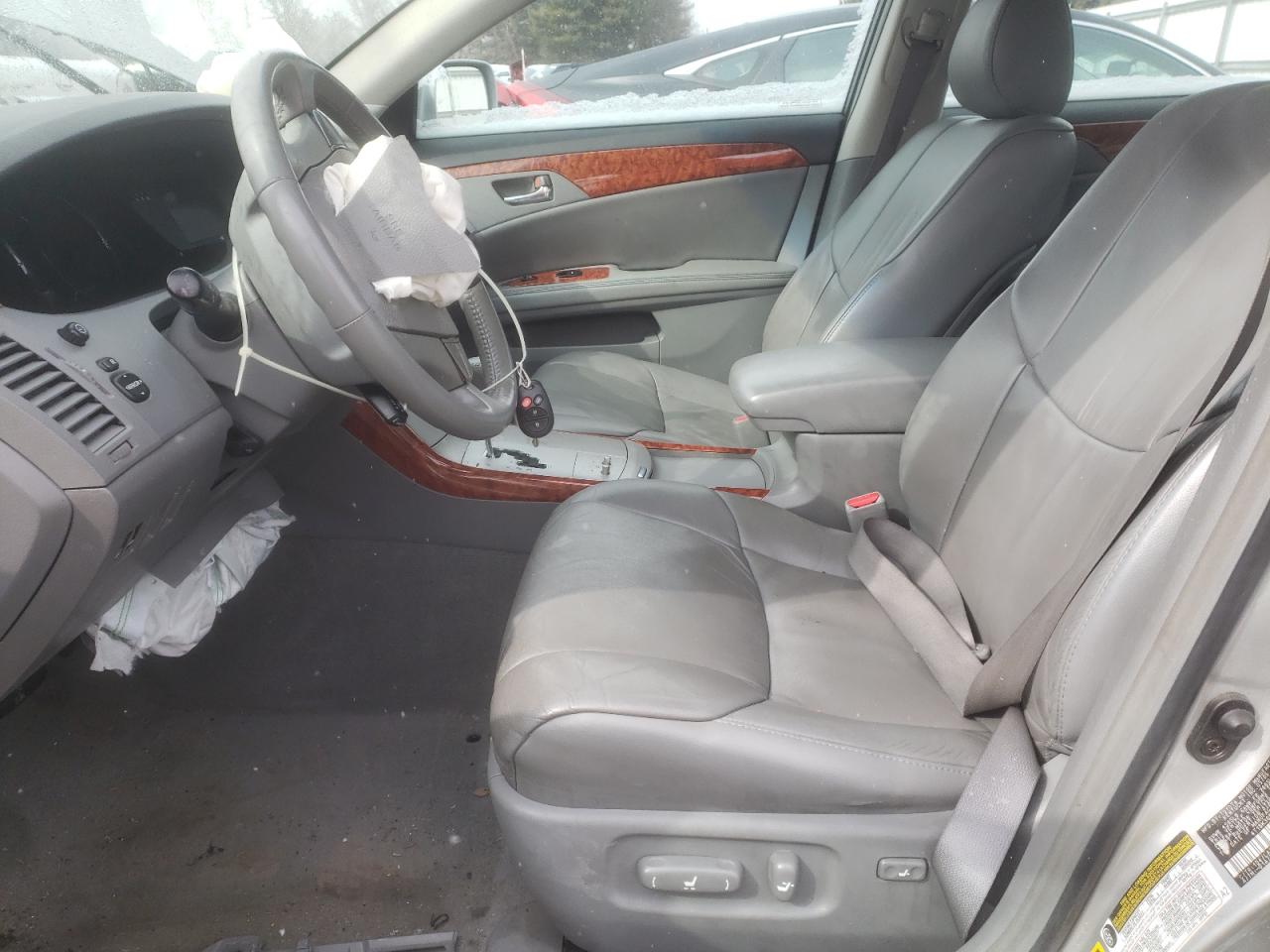 2005 Toyota Avalon - Image 7