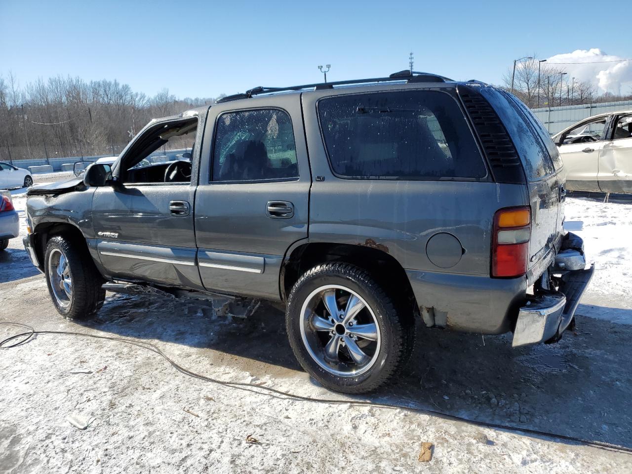 2001 Chevrolet Tahoe - Image 2