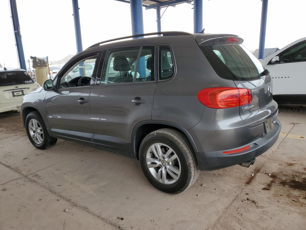 2016 Volkswagen Tiguan - Image 2
