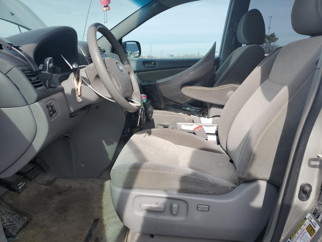 2010 Toyota Sienna - Image 7