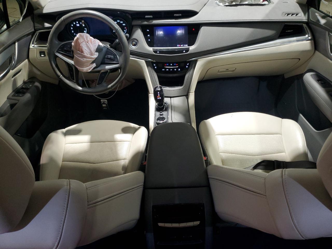 2022 Cadillac XT5 - Image 8