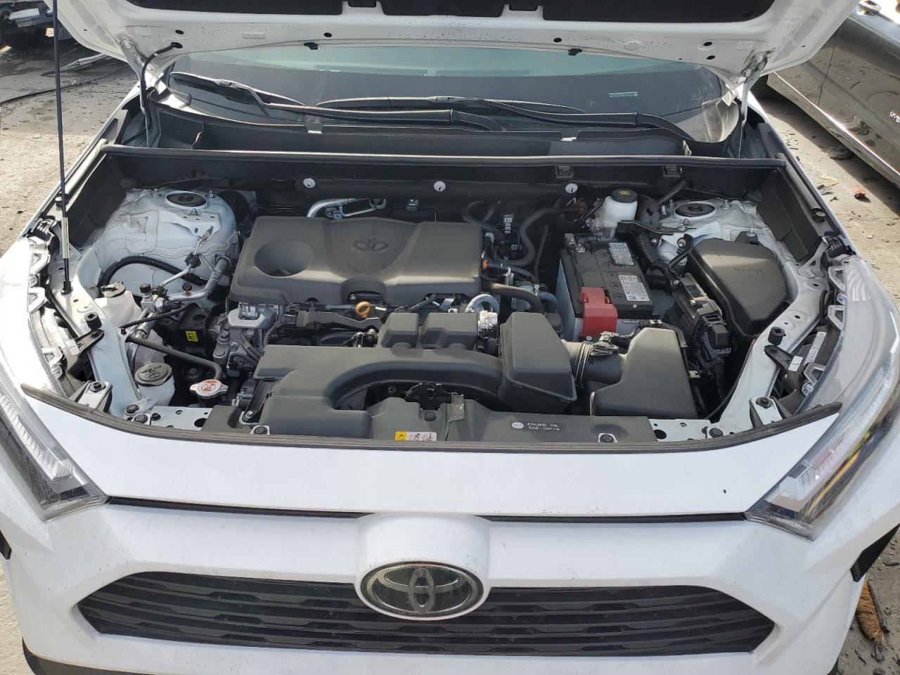 2024 Toyota RAV 4 - Image 13