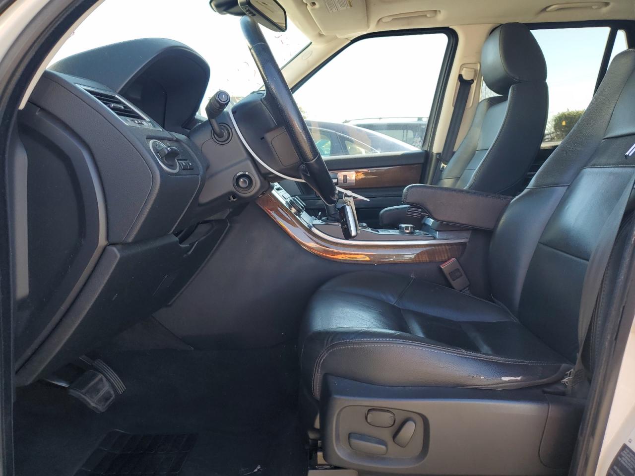 2010 Land Rover Range Rover - Image 7