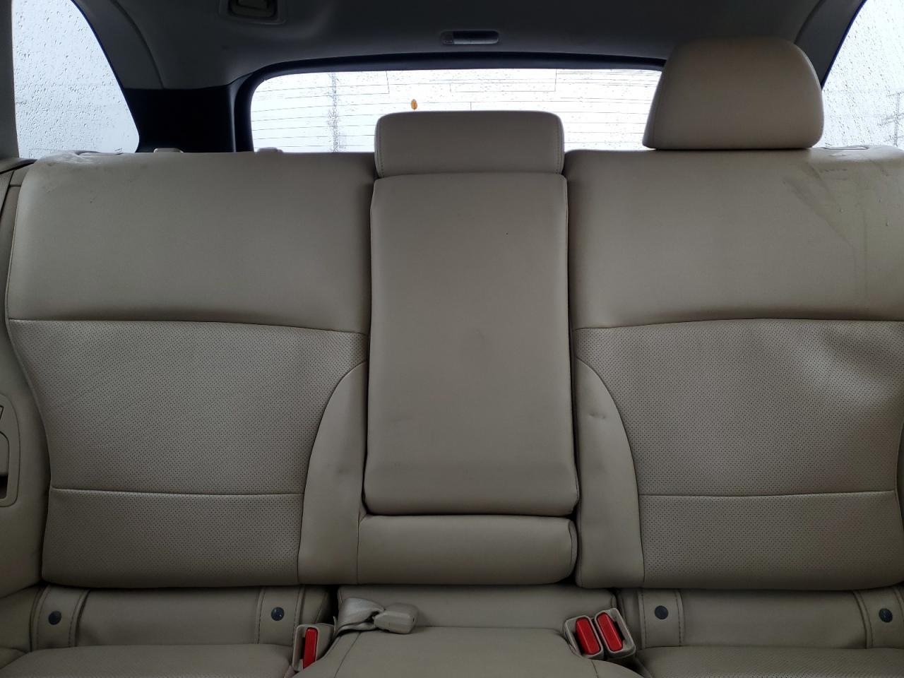 2015 Subaru Outback - Image 10
