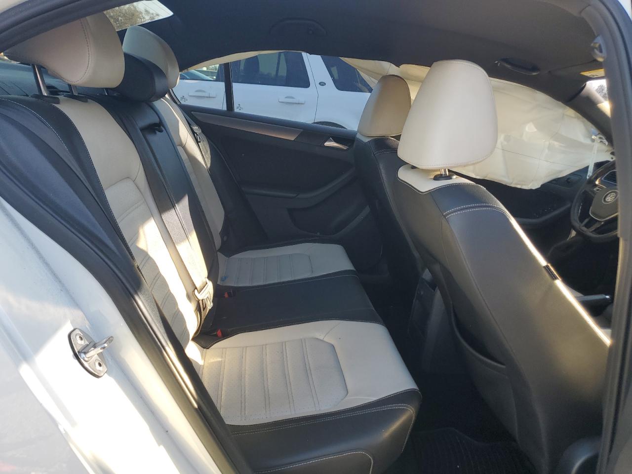 2016 Volkswagen Jetta - Image 10