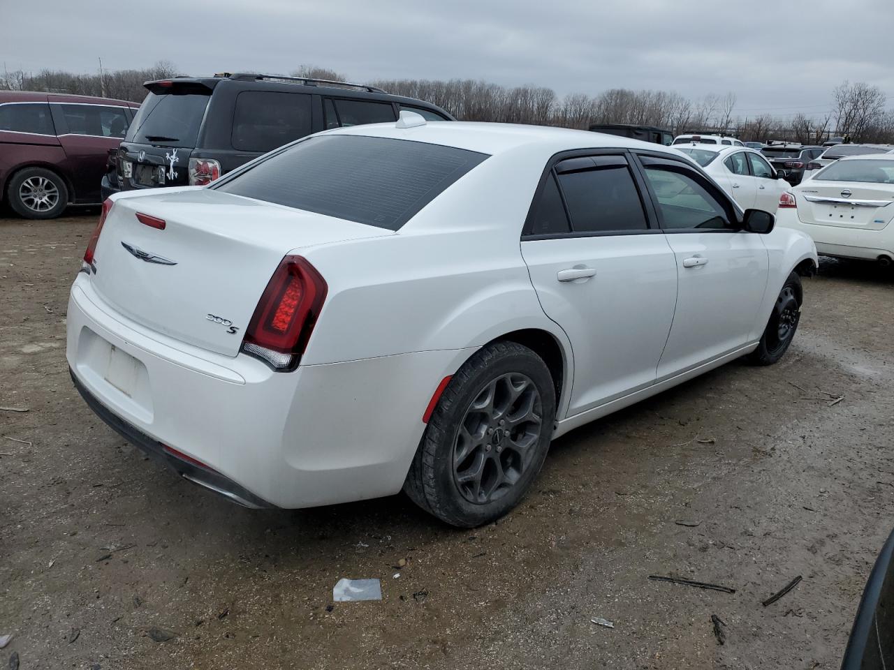 2016 Chrysler 300 - Image 3