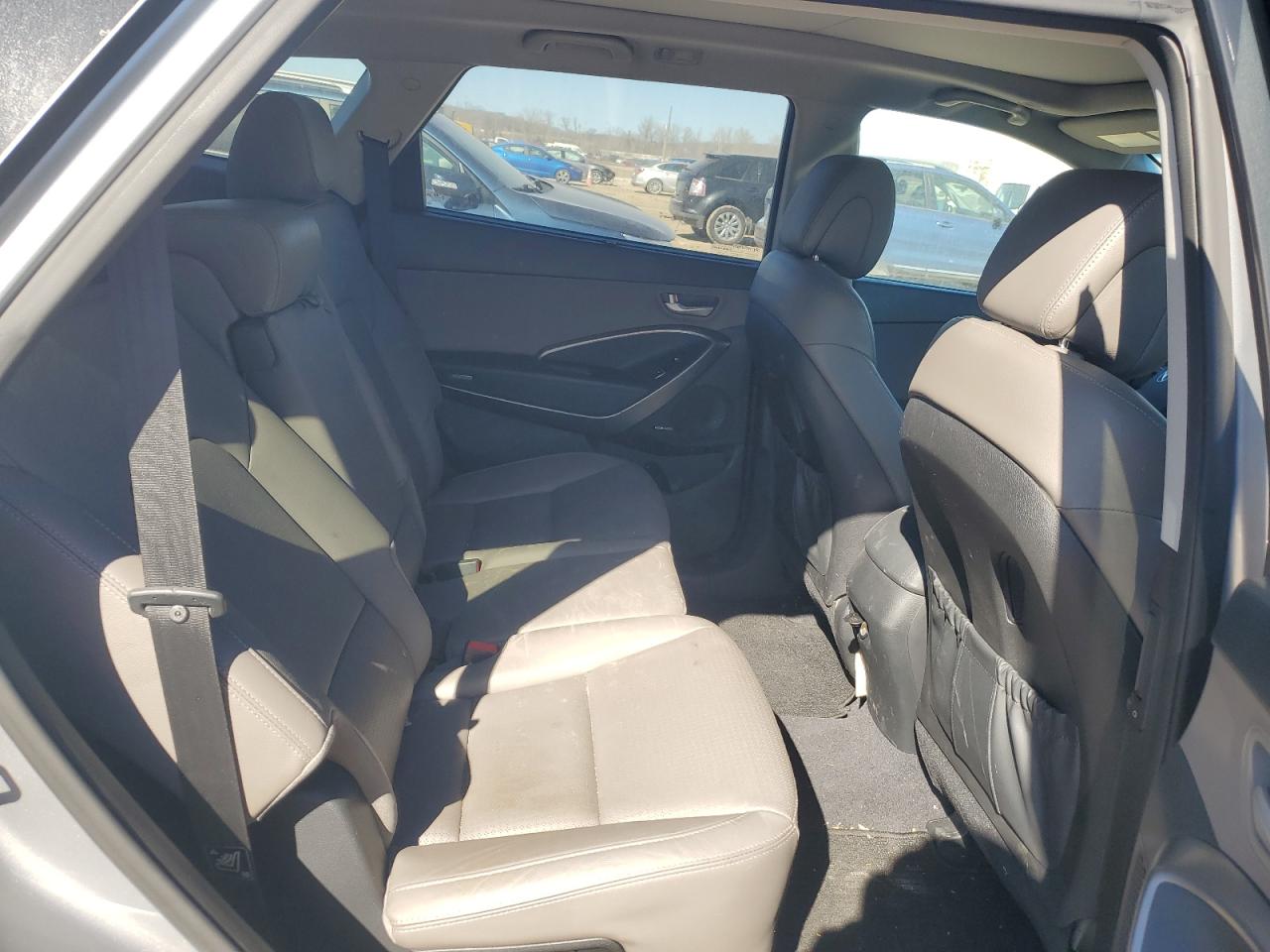 2014 Hyundai Santa Fe - Image 11