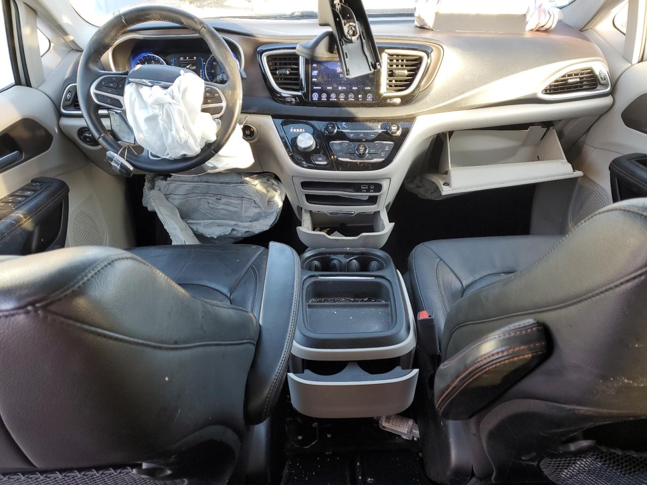 2017 Chrysler Pacifica - Image 8