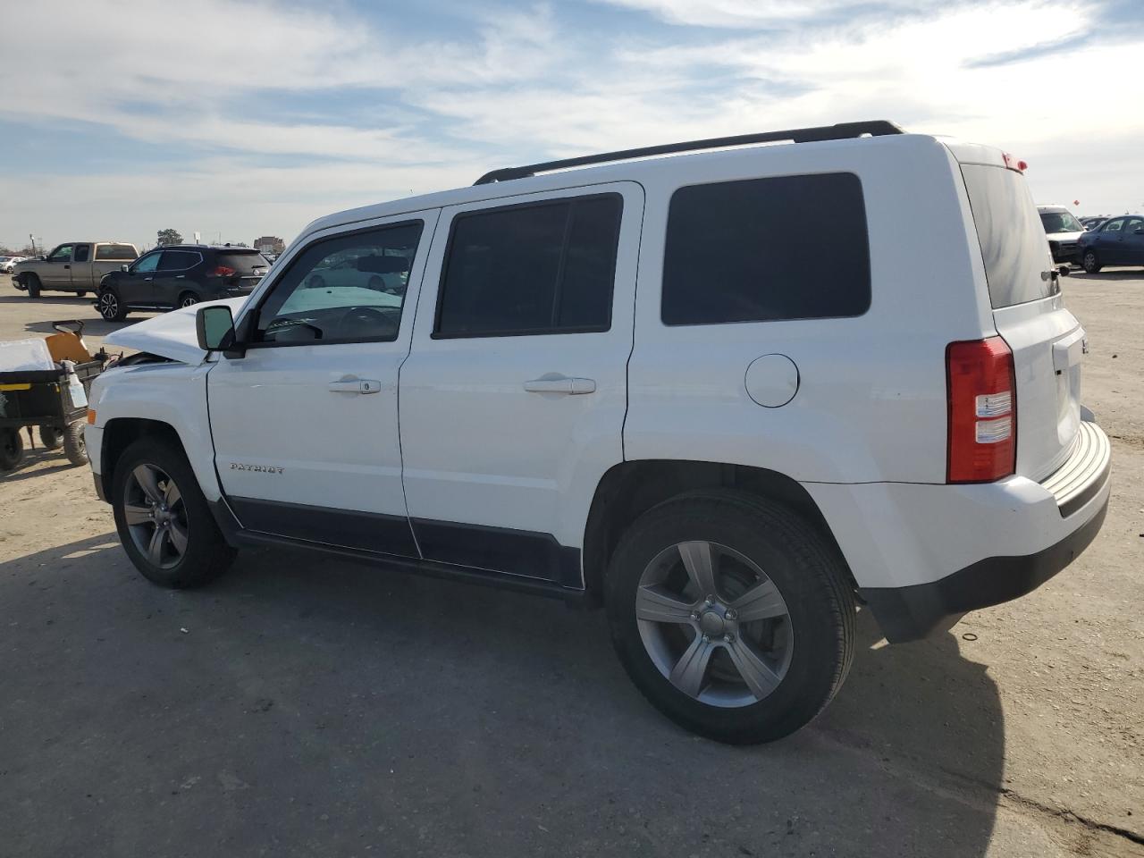 2015 Jeep Liberty (Patriot) - Image 2