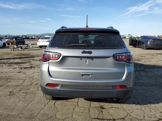 JEEP COMPASS 2021 Srebrny
