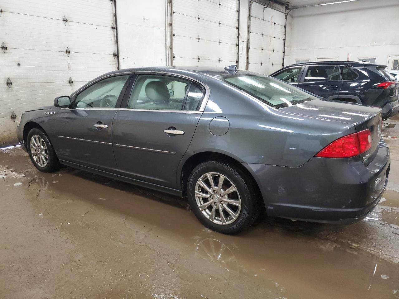 2011 Buick Lucerne - Image 2