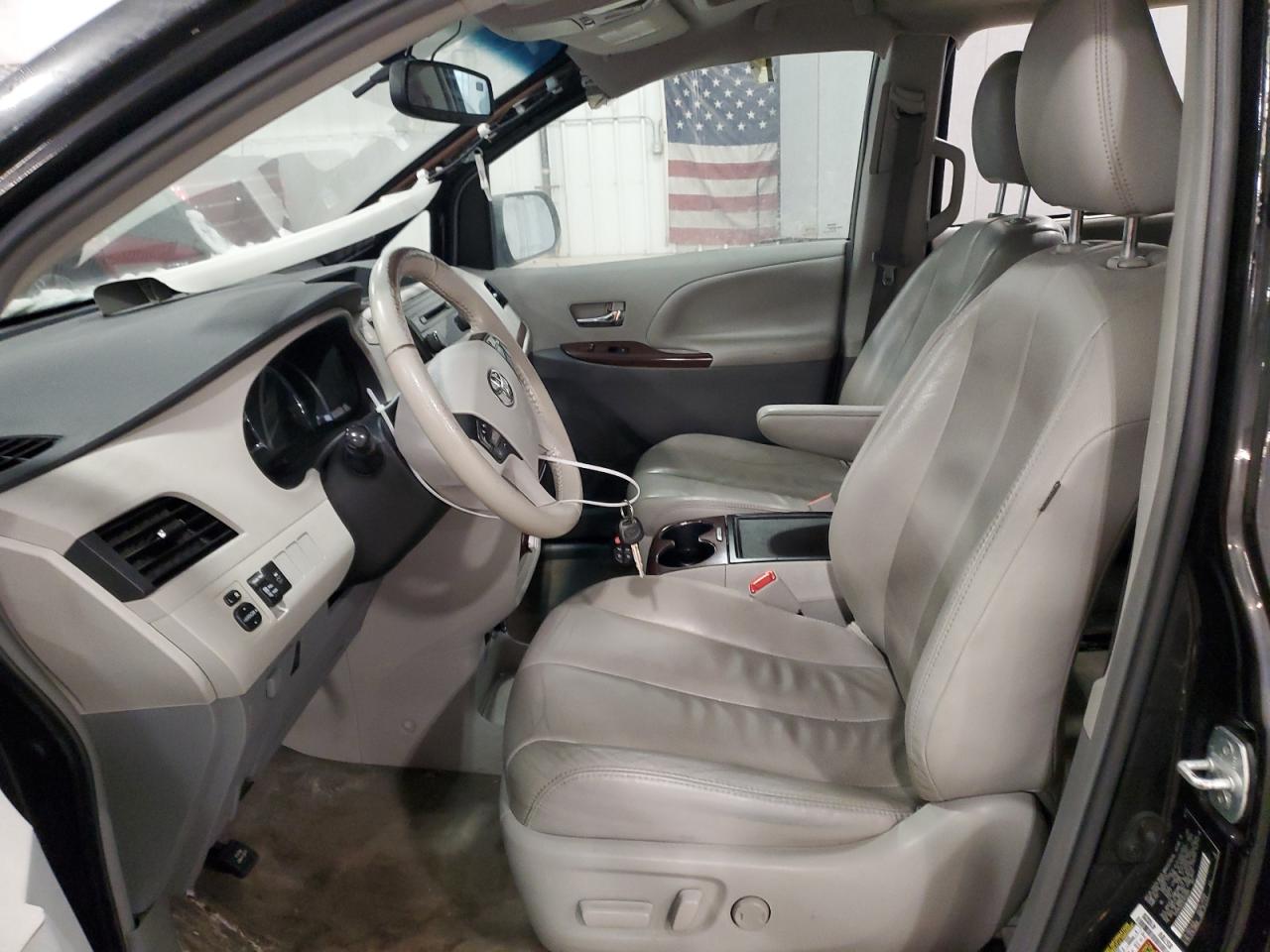 2014 Toyota Sienna - Image 7