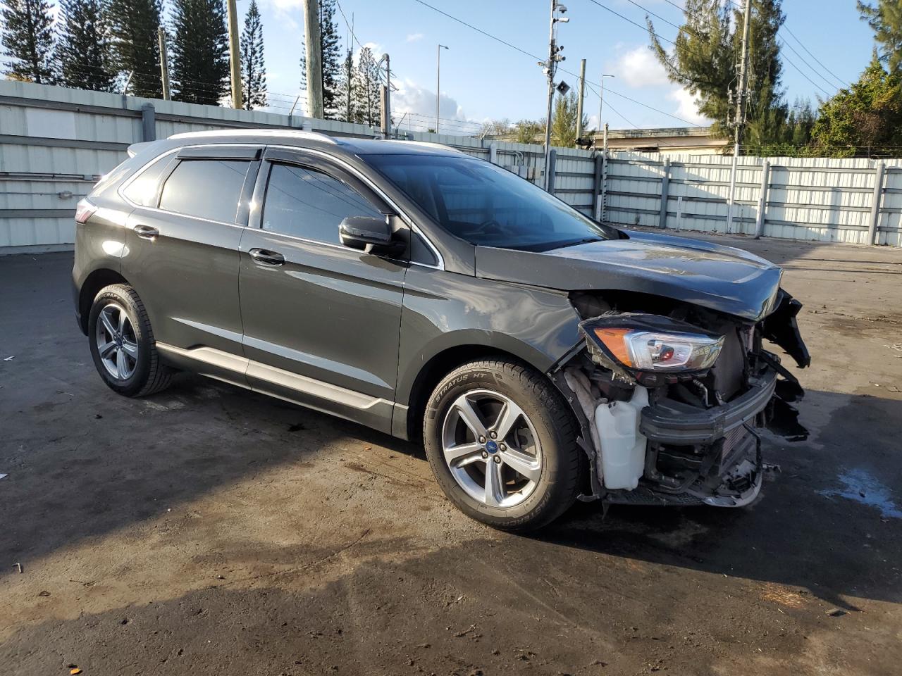 2021 Ford Edge - Image 4