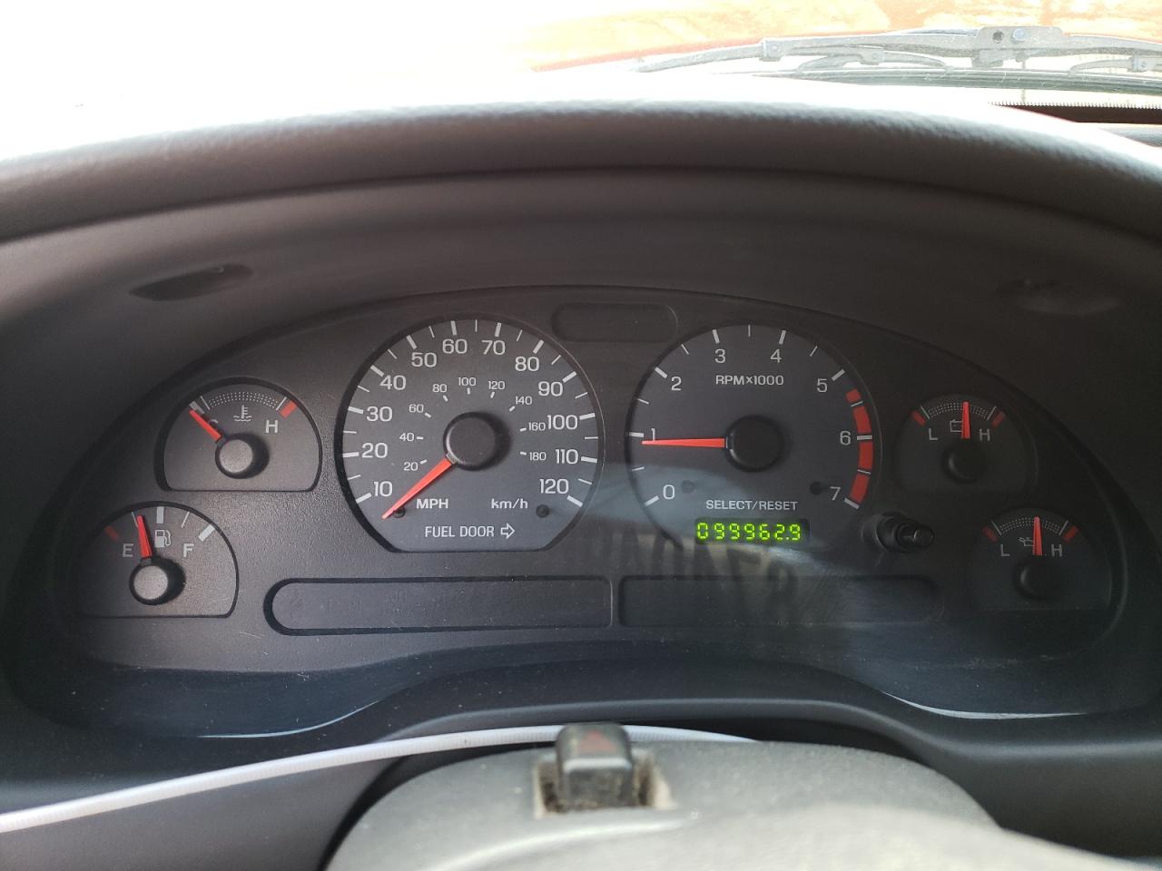 2004 Ford Mustang - Image 9