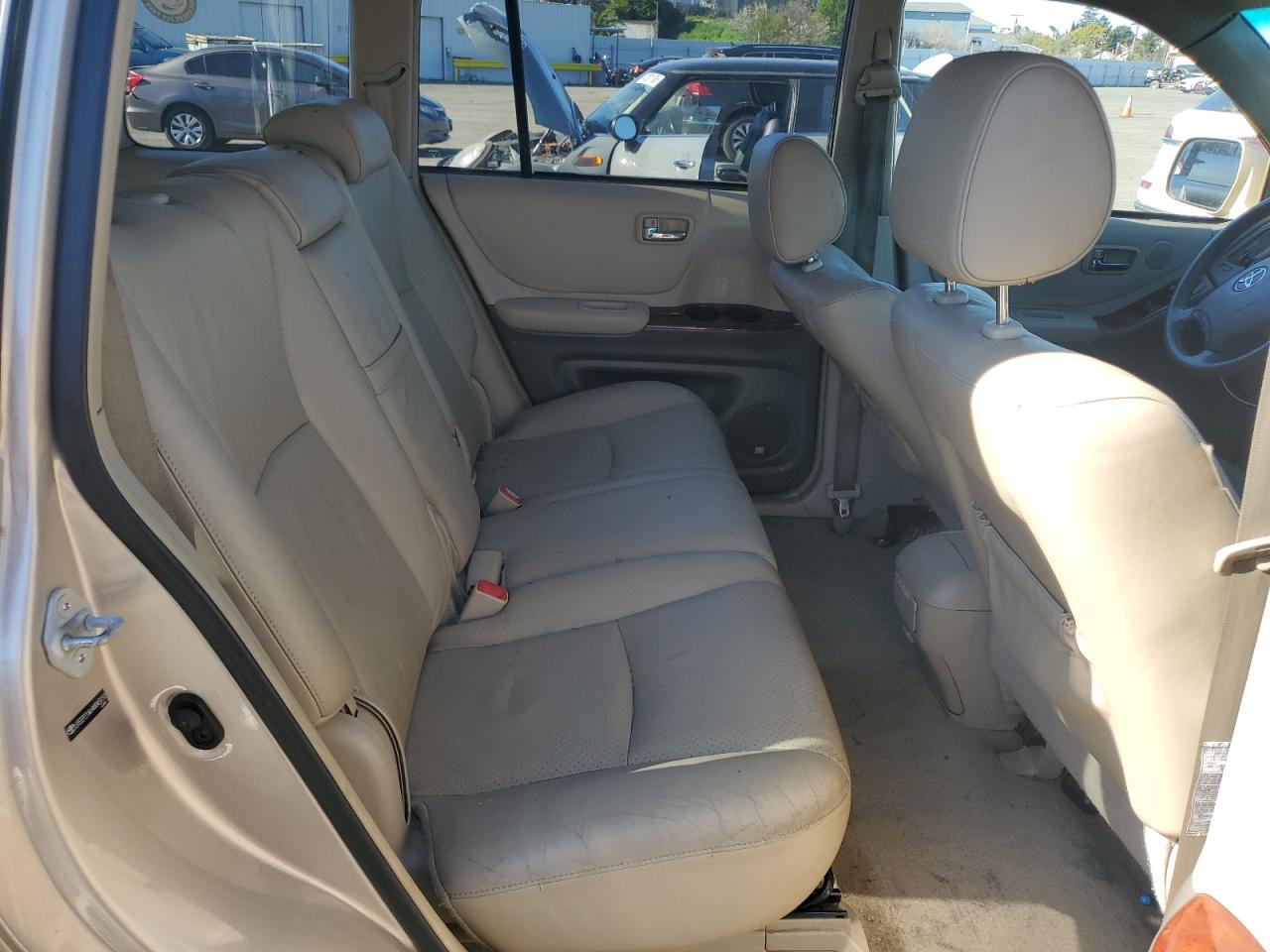 2004 Toyota Highlander - Image 10
