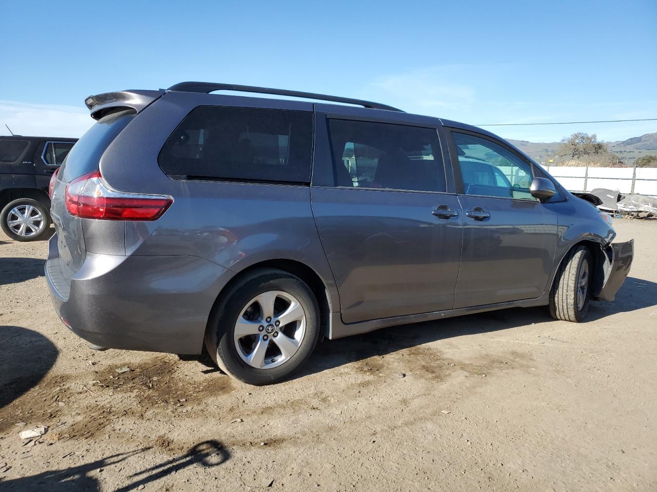 2018 Toyota Sienna - Image 3