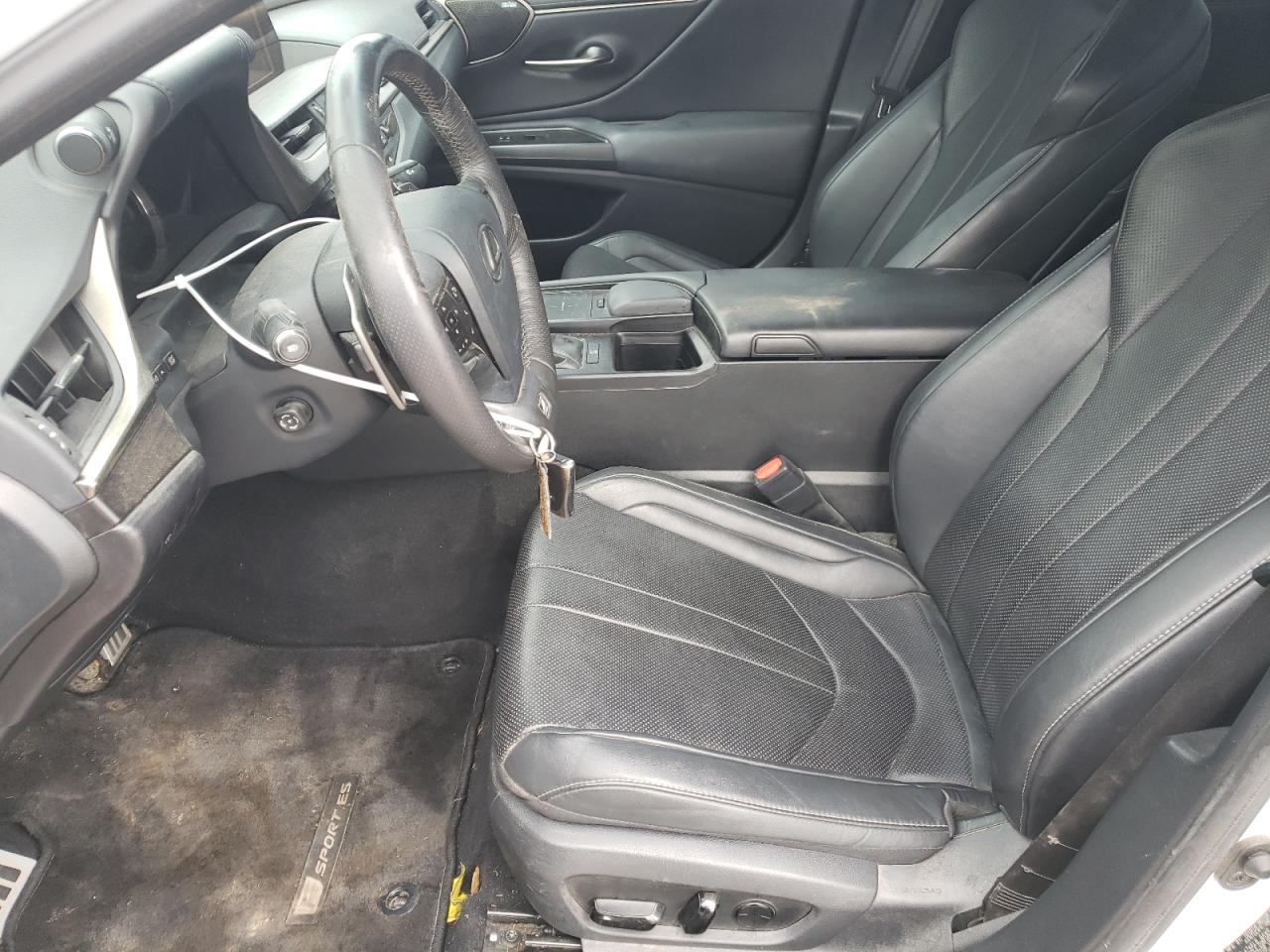 2019 Lexus ES - Image 7