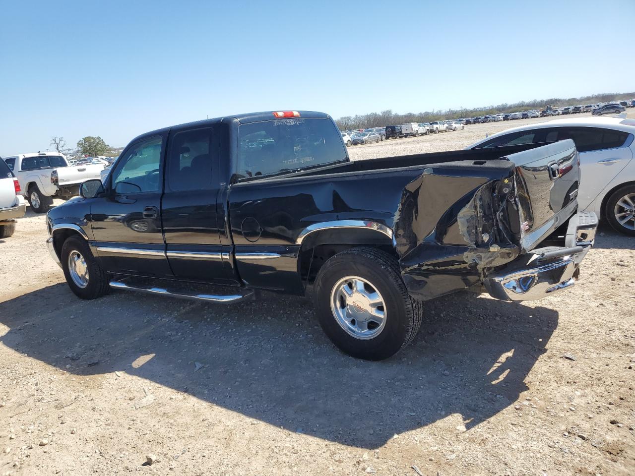 2002 GMC Sierra - Image 2