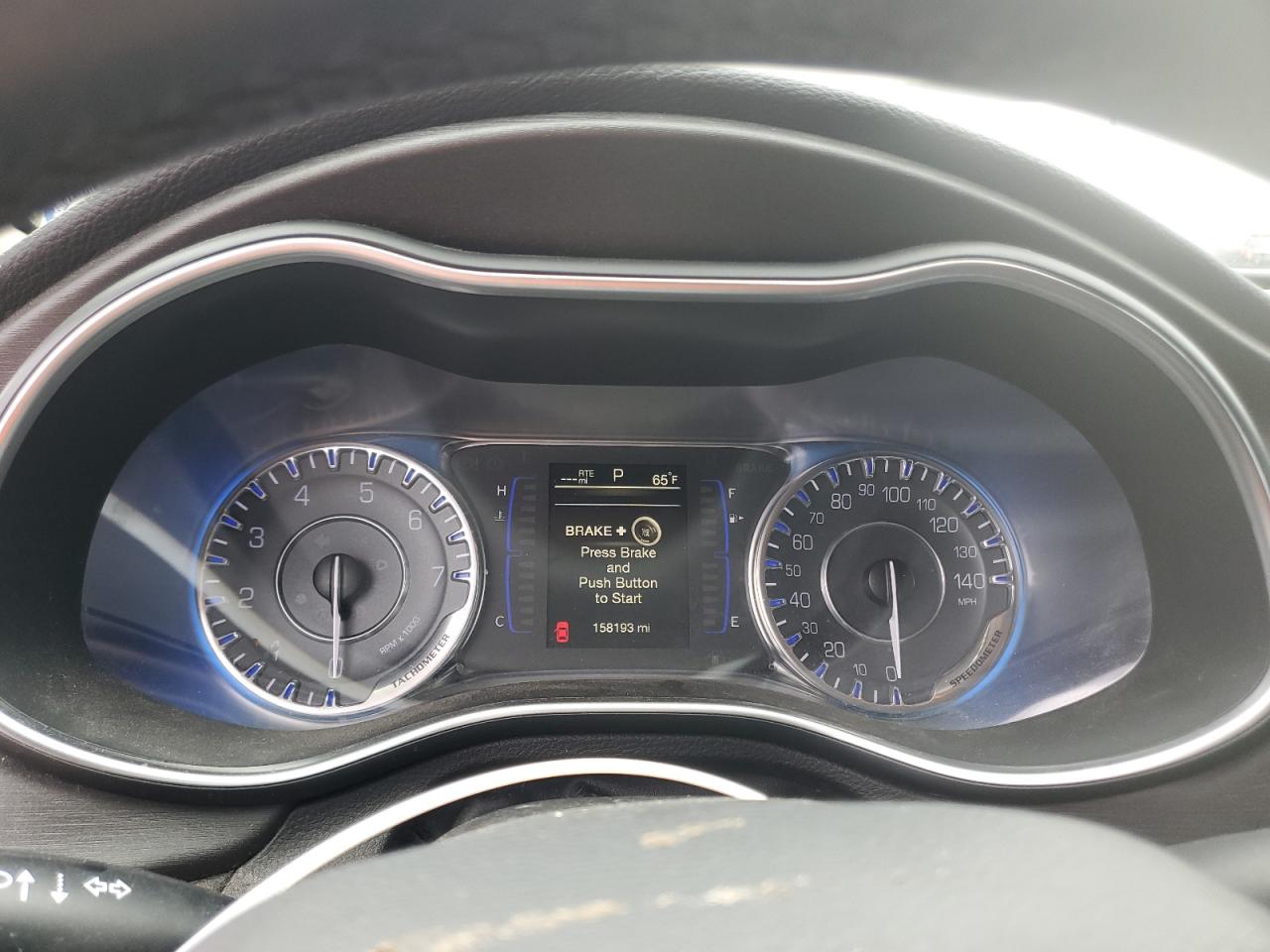 2016 Chrysler 200 - Image 9
