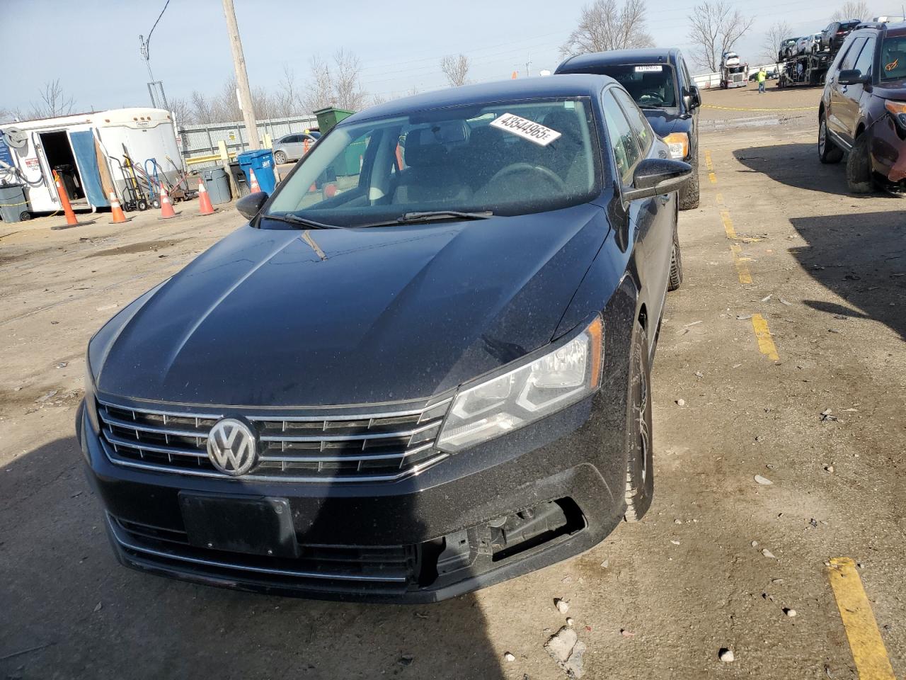 2017 Volkswagen Passat - Image 5