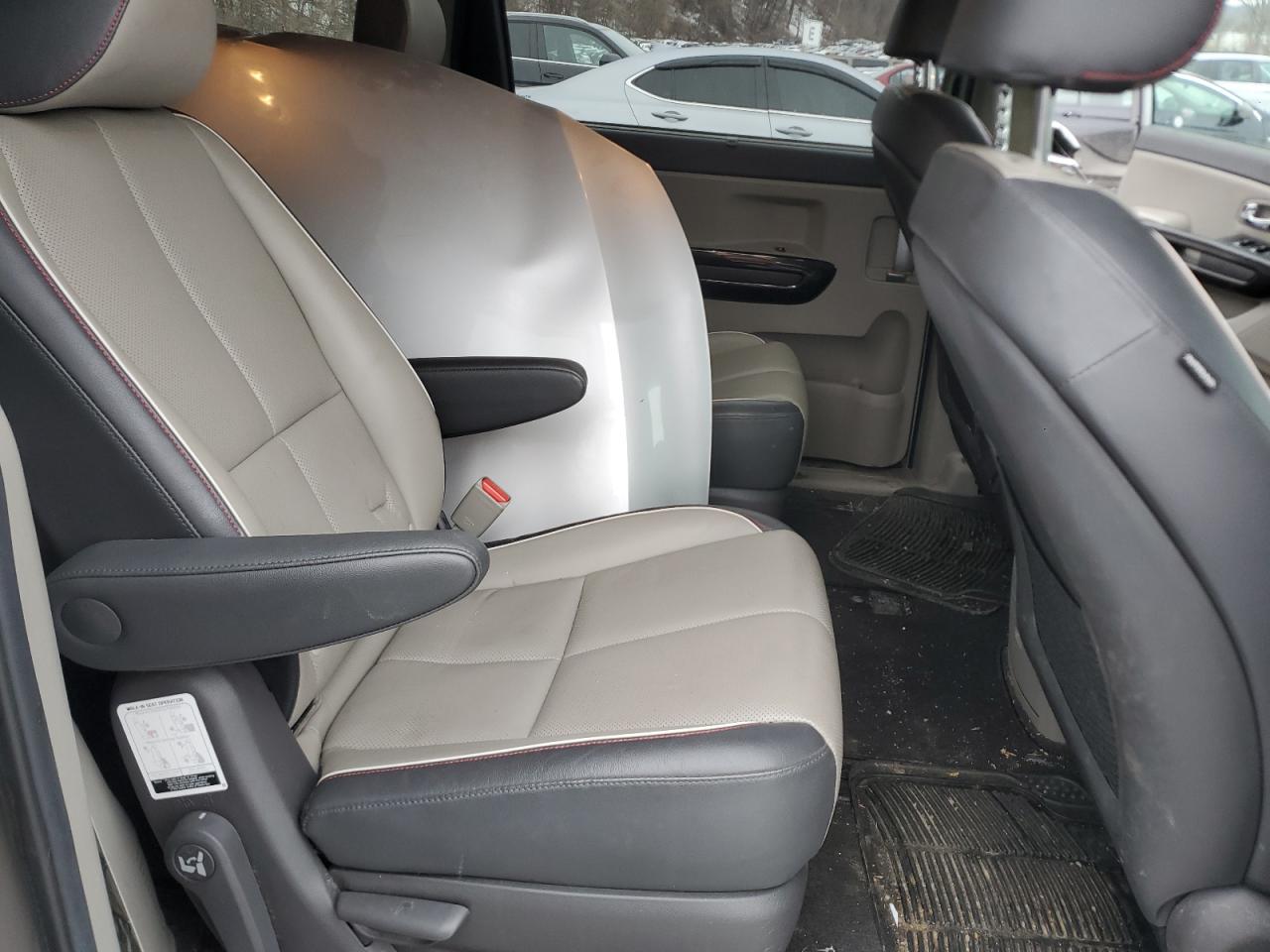 2018 Kia Sedona - Image 11