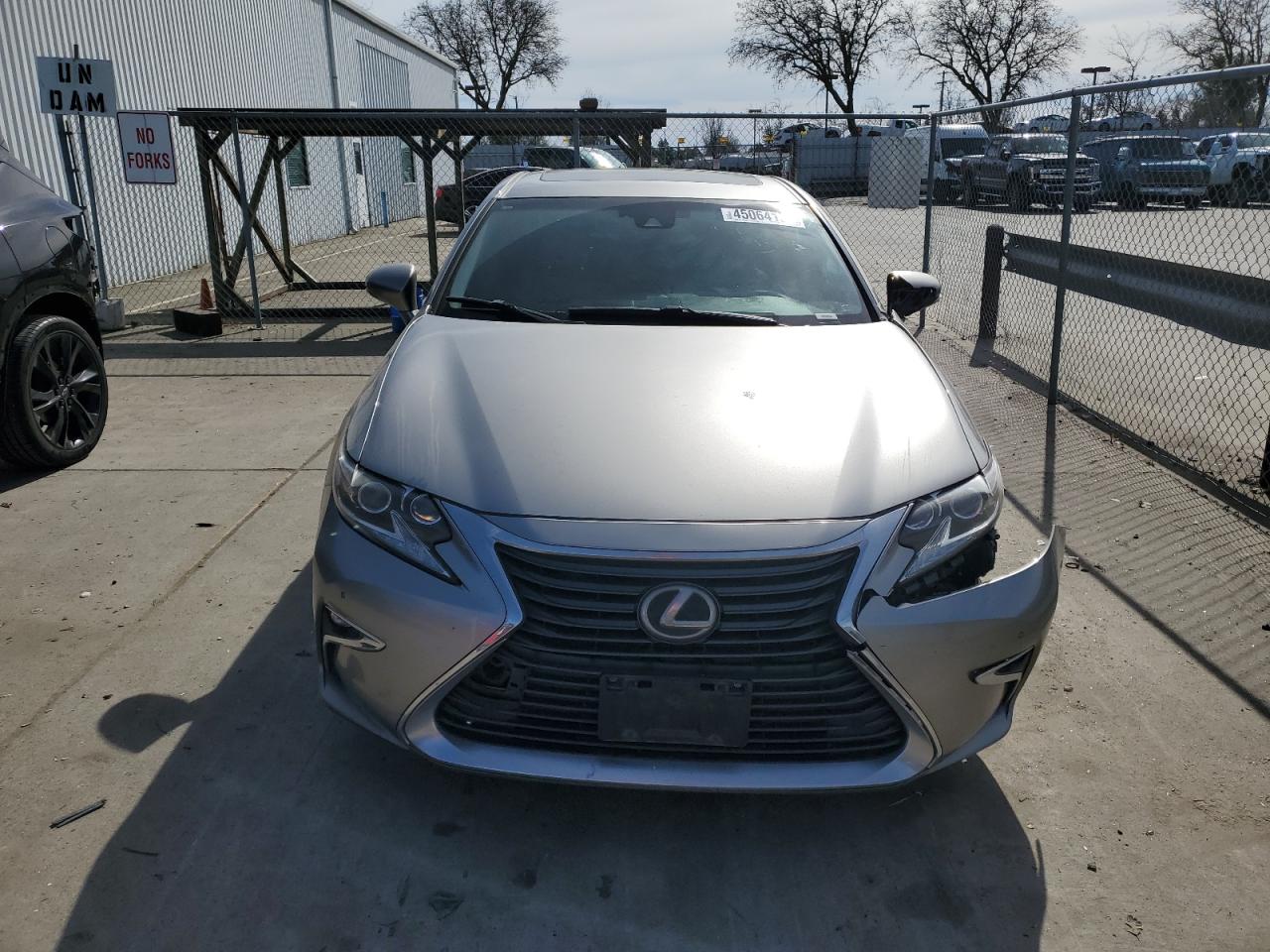 2016 Lexus ES - Image 5