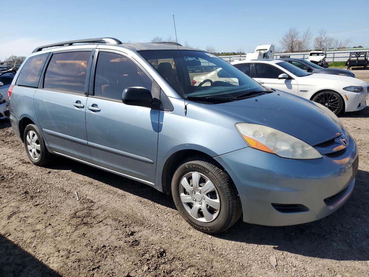 2010 Toyota Sienna - Image 4