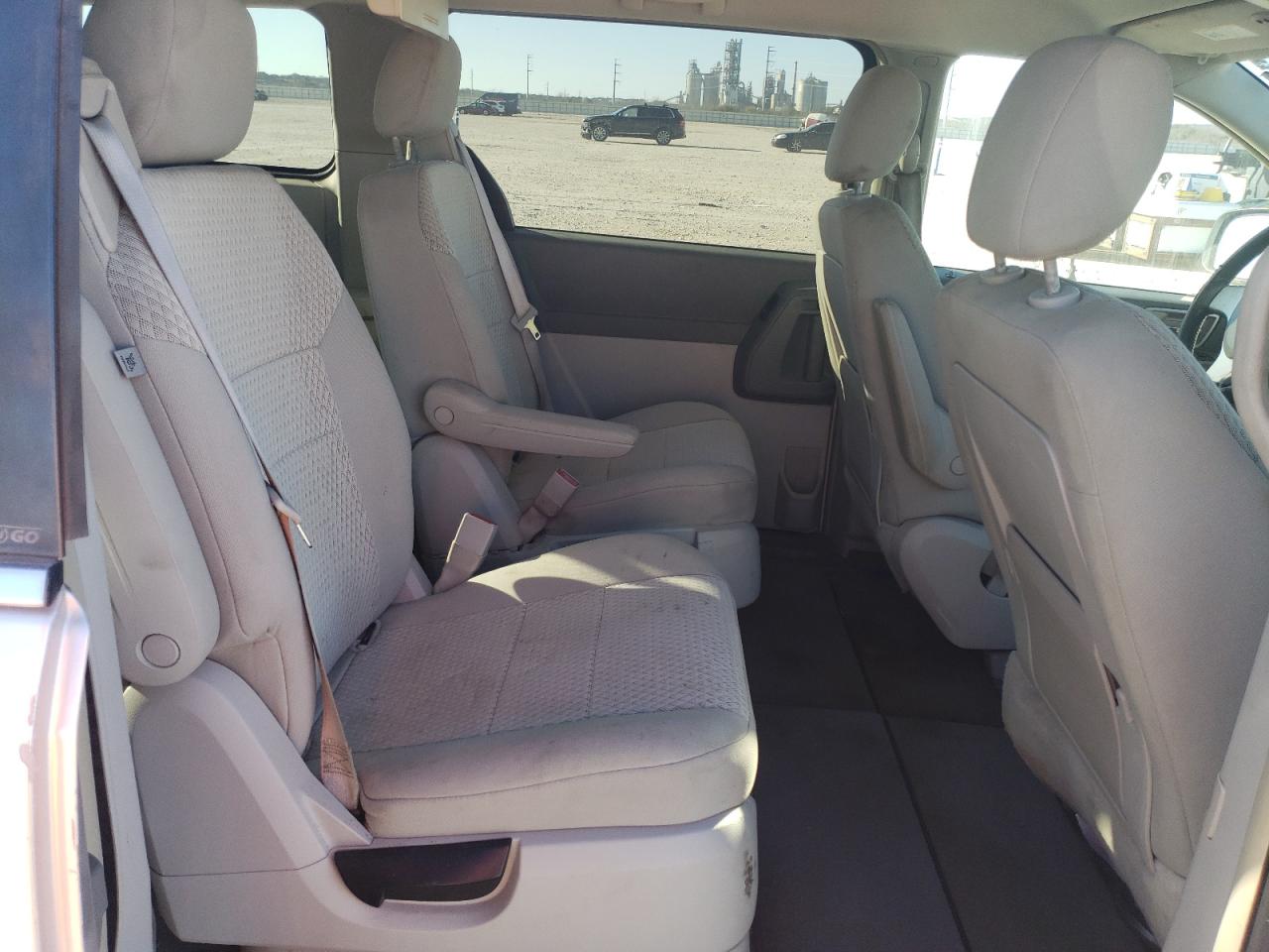 2008 Chrysler Town & Country - Image 11