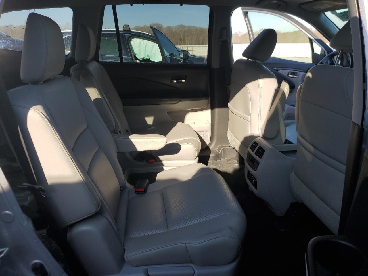 2017 Honda Pilot - Image 11