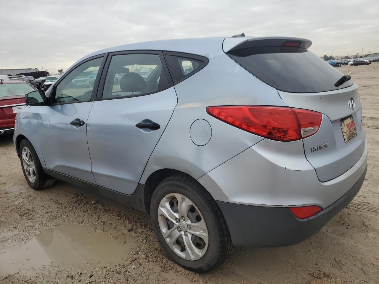 2010 Hyundai Tucson - Image 2