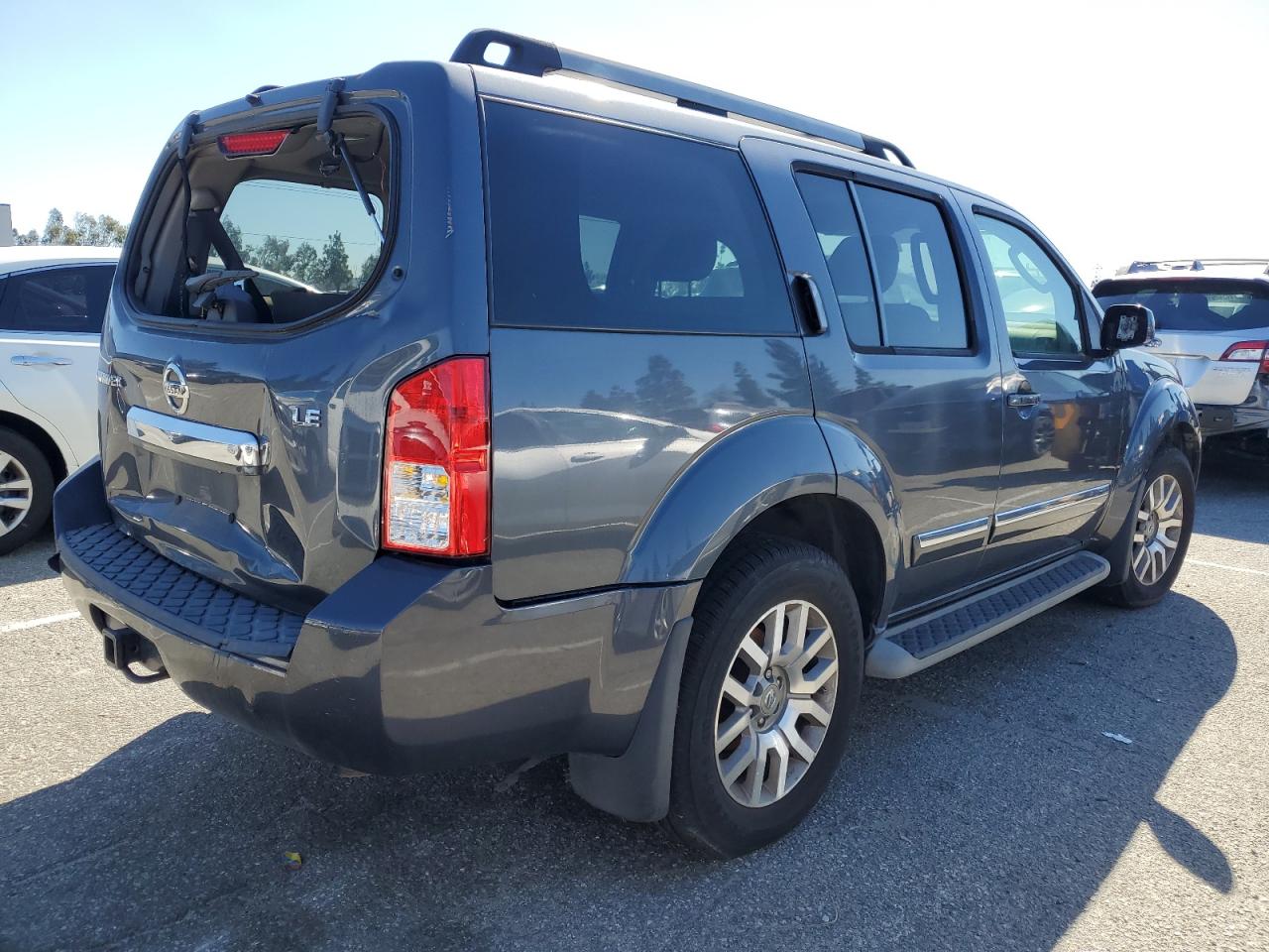 2010 Nissan Pathfinder - Image 3