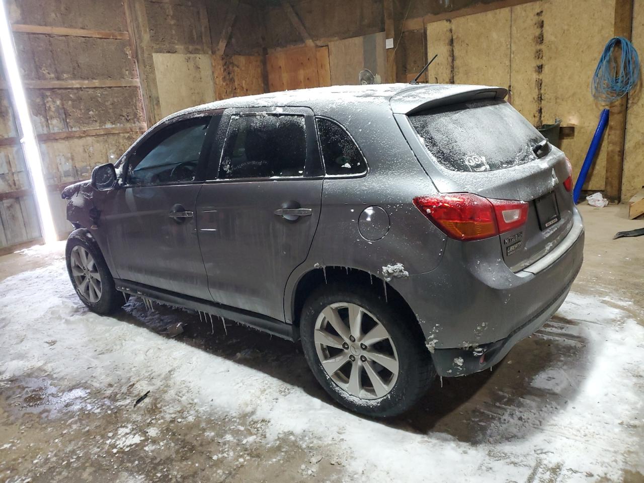 2014 Mitsubishi Outlander - Image 2