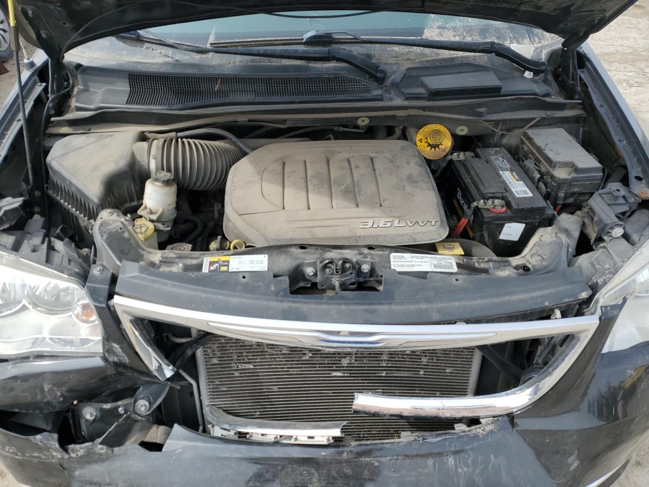 2015 Chrysler Town & Country - Image 14