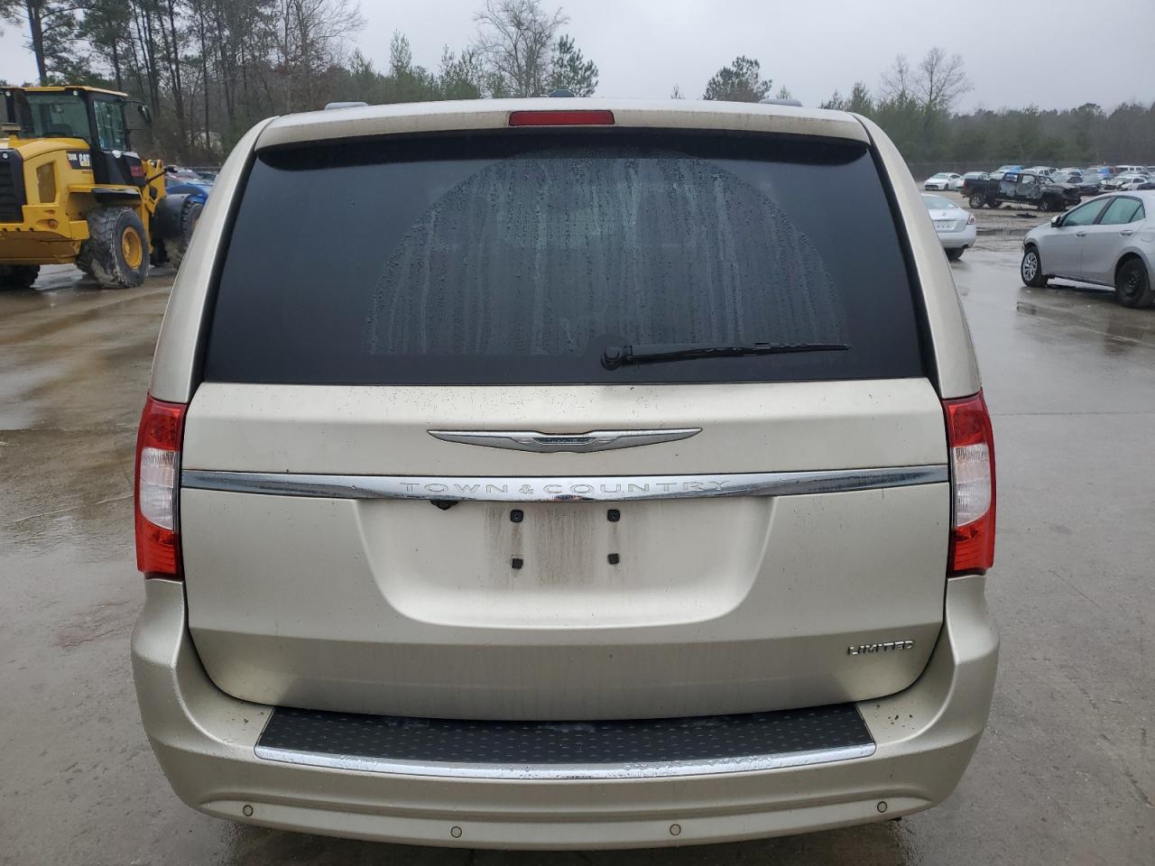 2013 Chrysler Town & Country - Image 6