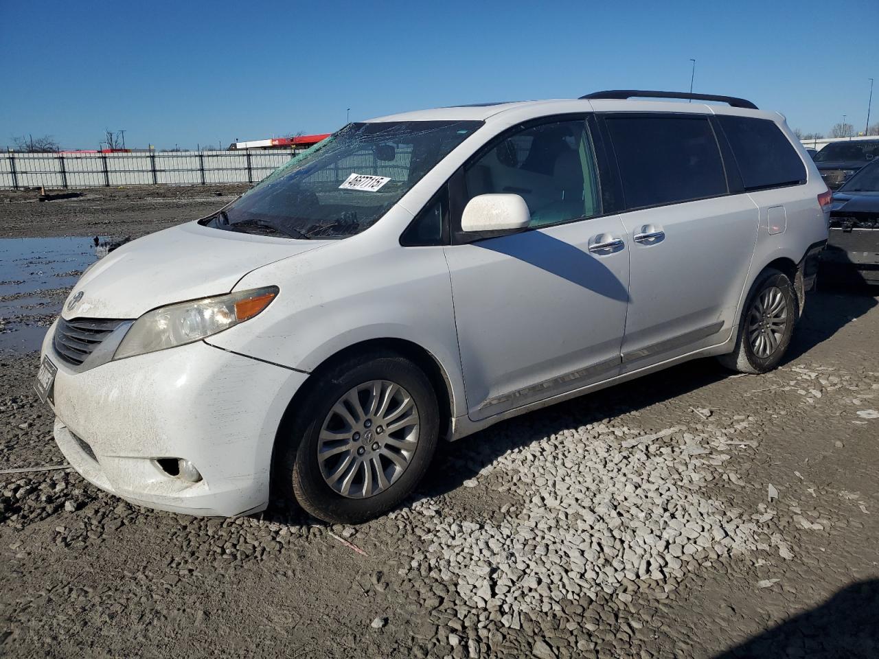 2012 Toyota Sienna Xle for Sale in Cahokia Heights, IL - Side