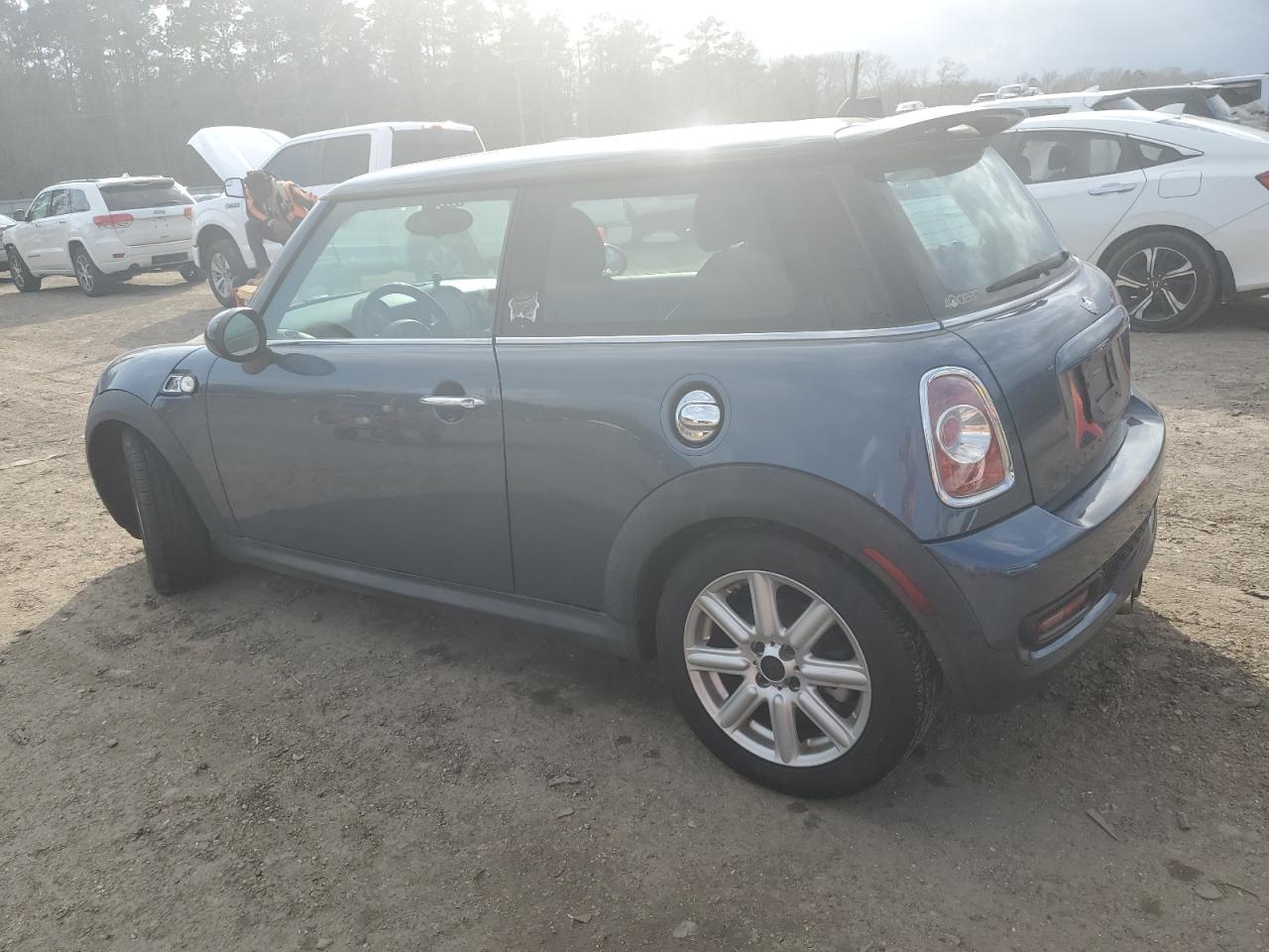 2011 MINI Cooper - Image 2