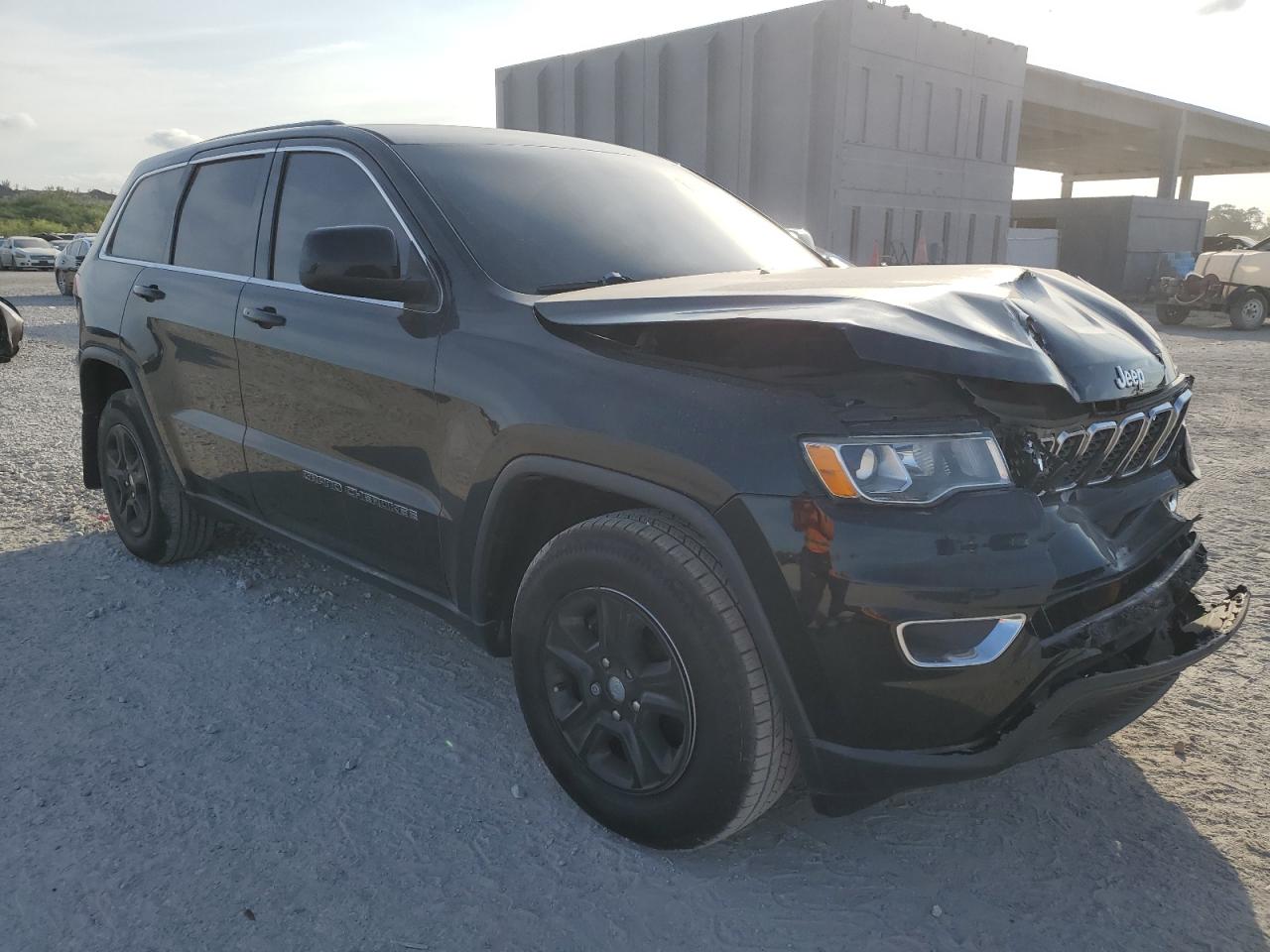 2017 Jeep Grand Cherokee - Image 4