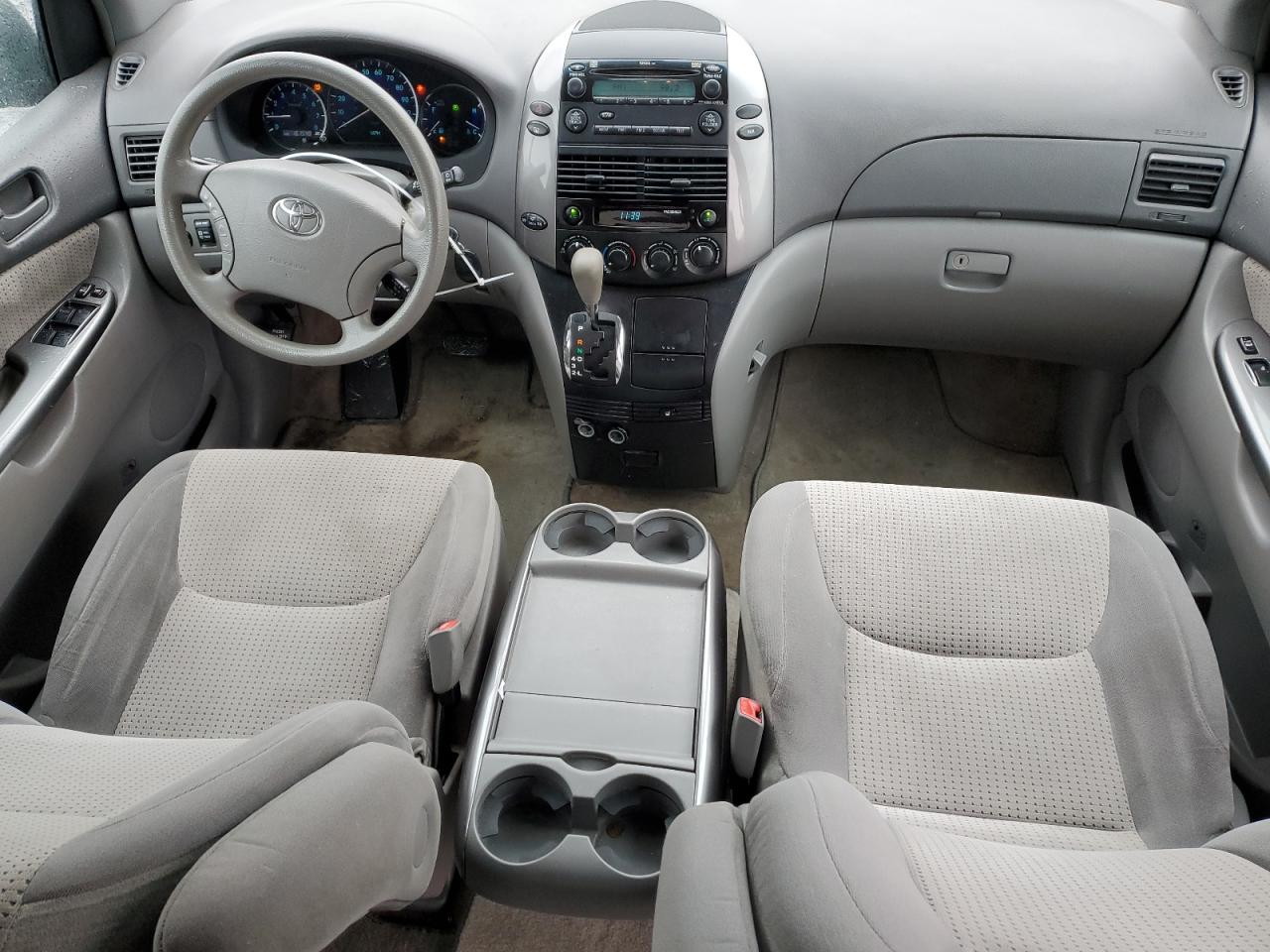 2010 Toyota Sienna - Image 8
