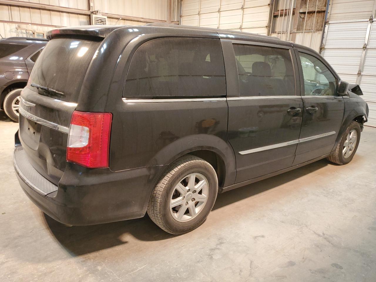 2011 Chrysler Town & Country - Image 3