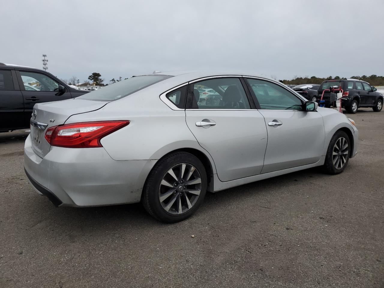 2017 Nissan Altima - Image 3