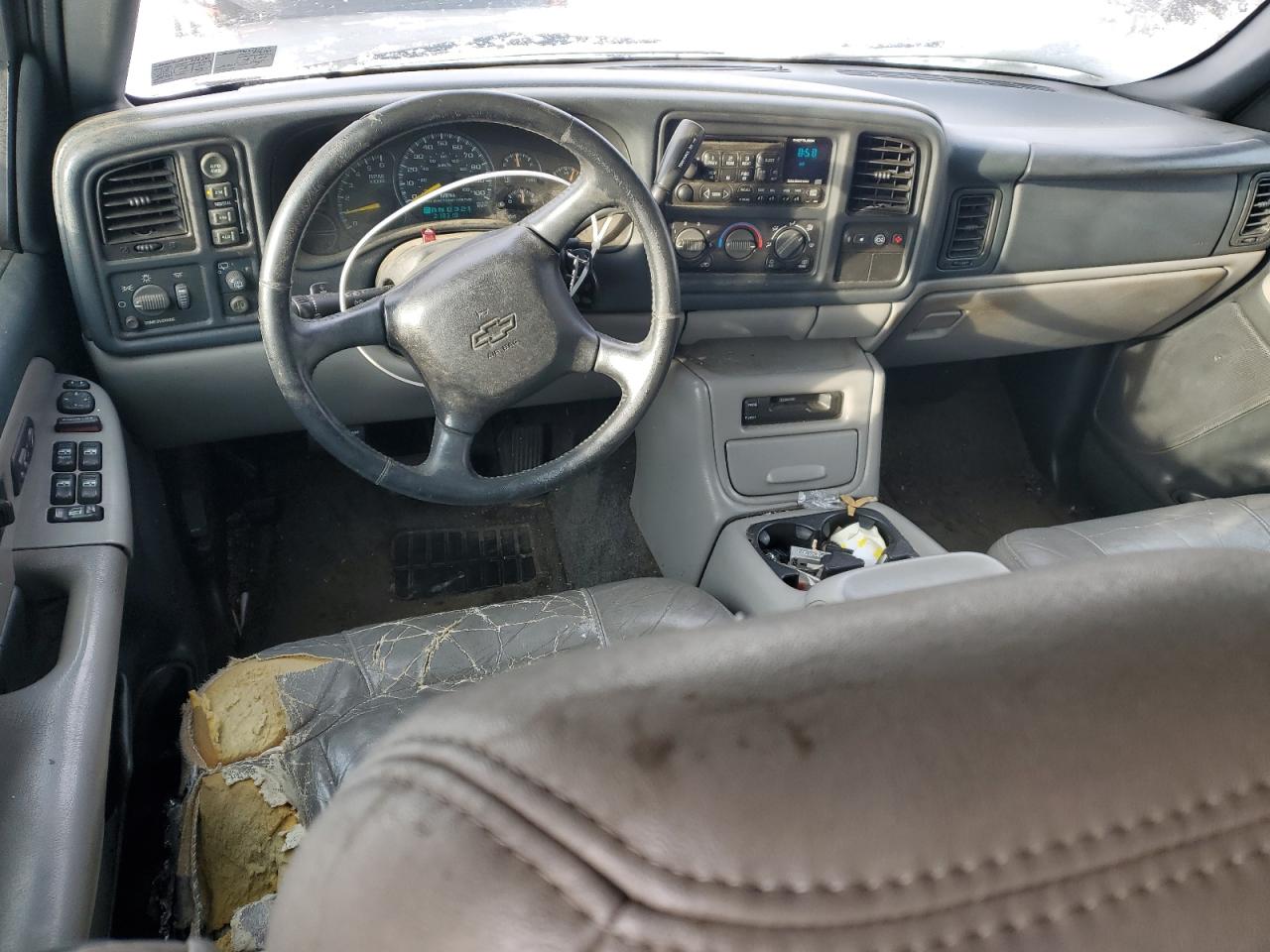 2001 Chevrolet Suburban - Image 8
