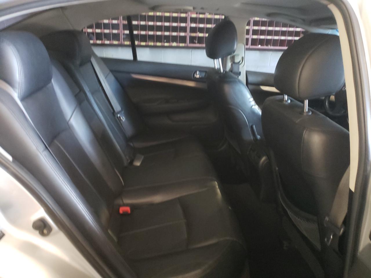 2015 Infiniti Q40 - Image 10