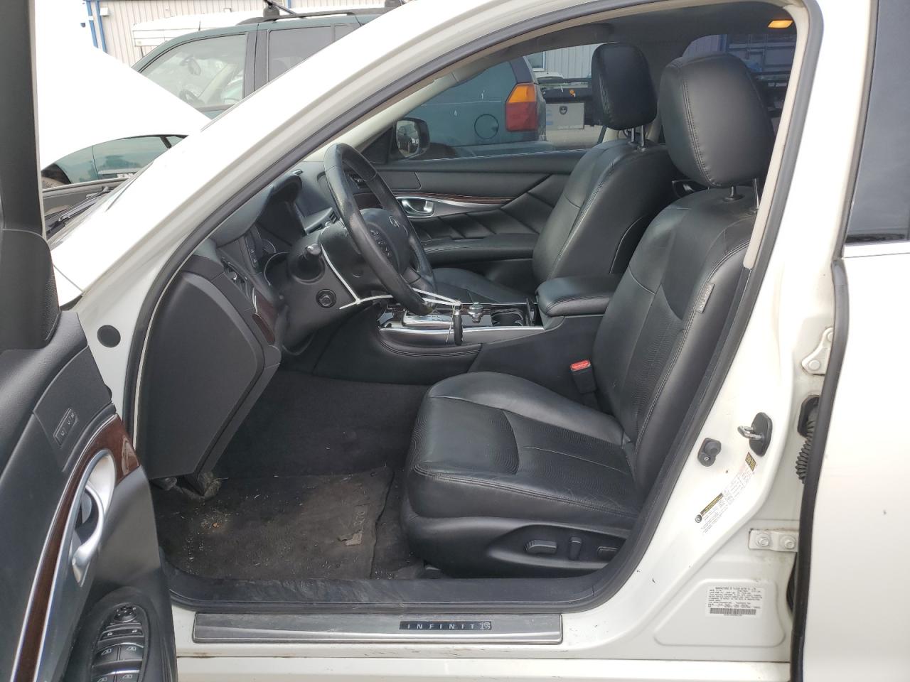 2015 Infiniti Q70 - Image 7