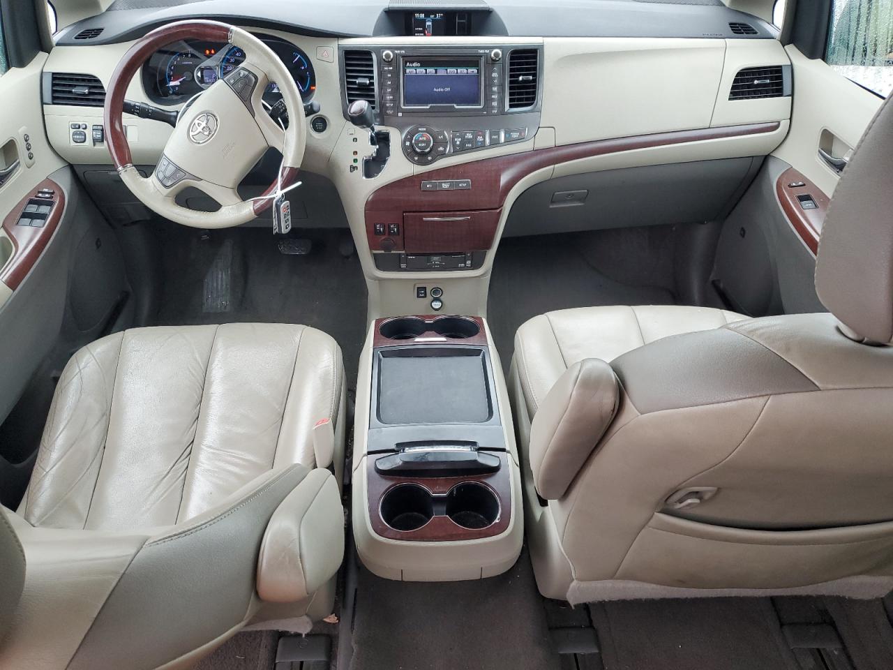 2011 Toyota Sienna - Image 8